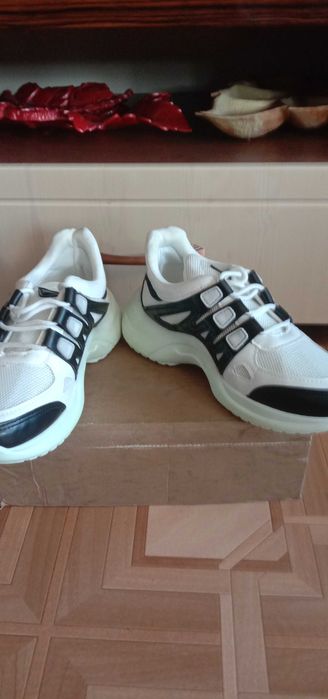 Продам кроссовки