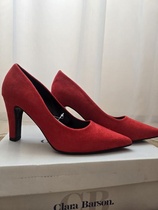 Ново дамски обувки на ток