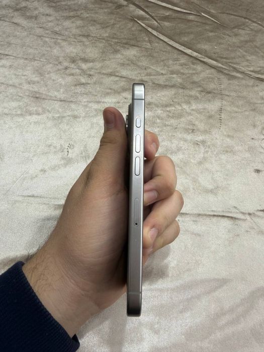 IPhone 15 pro silver