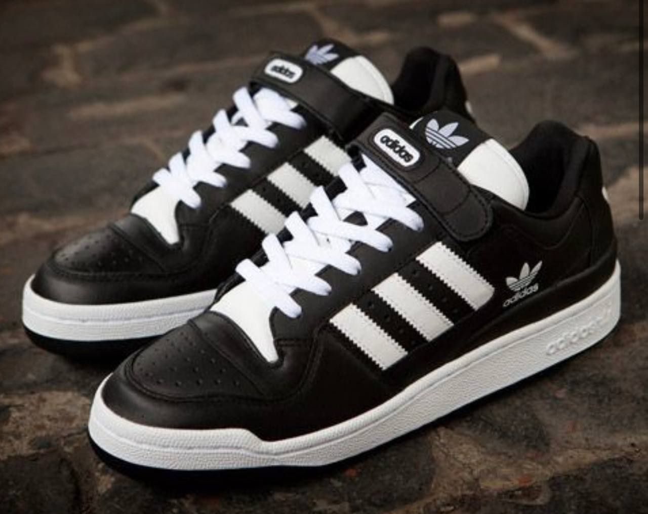 Forum mod low. Adidas forum 84 Low черные. Adidas Originals forum Low черные. Adidas forum Low 84 Black White. Adidas forum Low Black White.