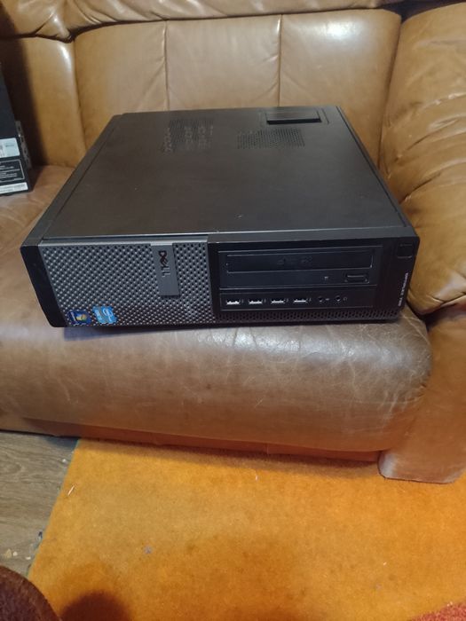 Unitate i3 processor bun complects monitor + tot CE trebuie