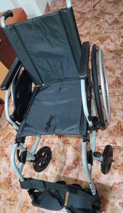 Scaun rulant nou ( handicap dizabilitati)  cu latimea sezutului 42 cm