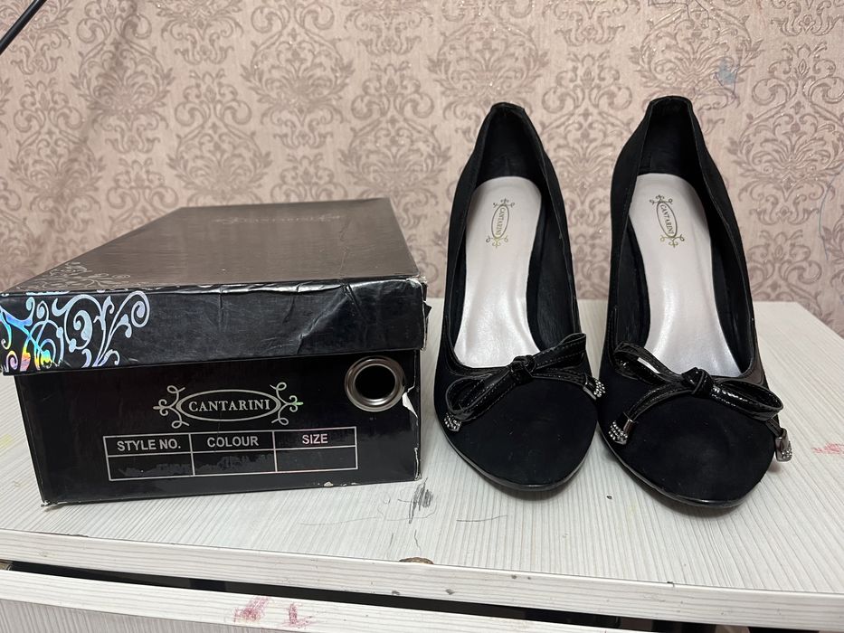 Продам замшивые туфли