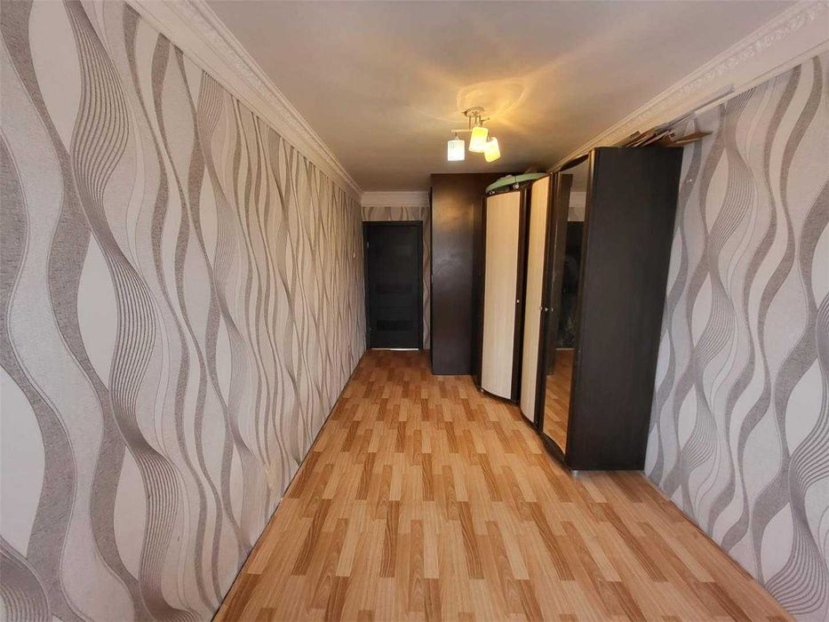 Продам 2 комнатную Абая 5 микрорайон