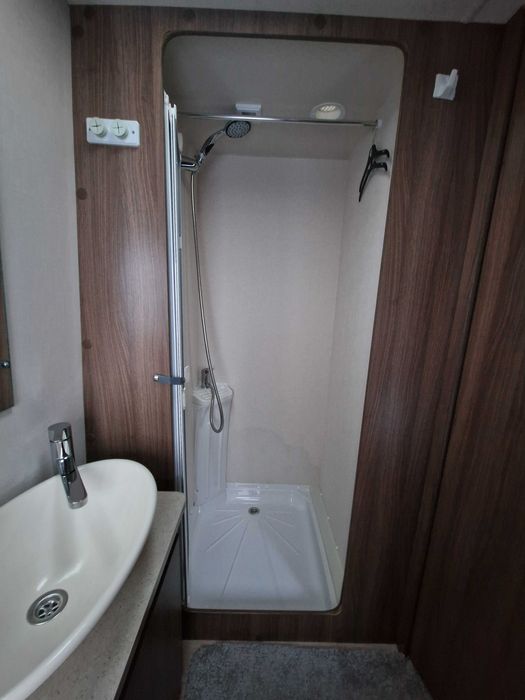 Rulota Venus 550 2016 | 4 locuri | 2 Zone| Paturi separate | Mover | Cort mare |