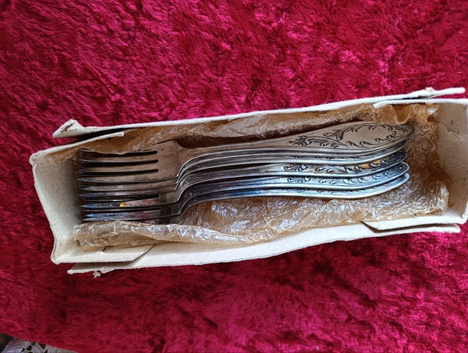 Вилки , ложки мельхиор НОВЫЕ , ножи  СССР