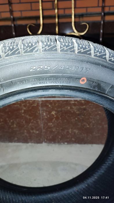 Продам зимние шины 225/45 R17
