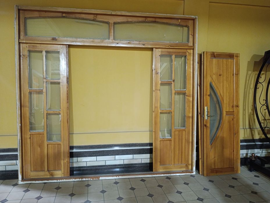 Ром ва эшиклар сотилади