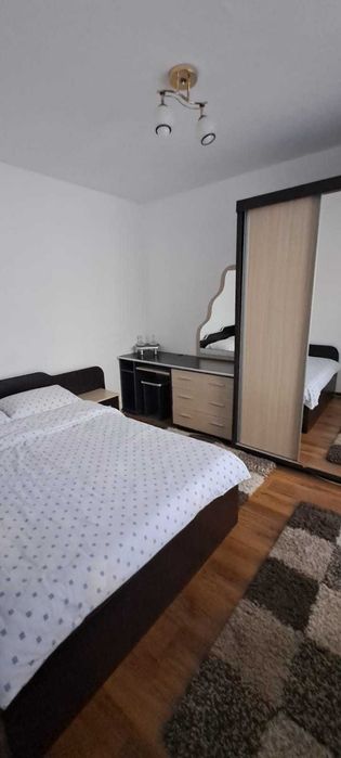 Închiriez apartament