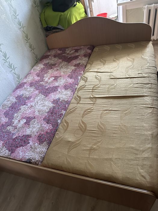 Продам диван спальный