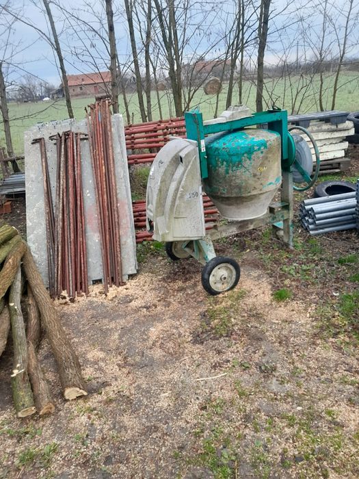 Stîlpi zincați gard