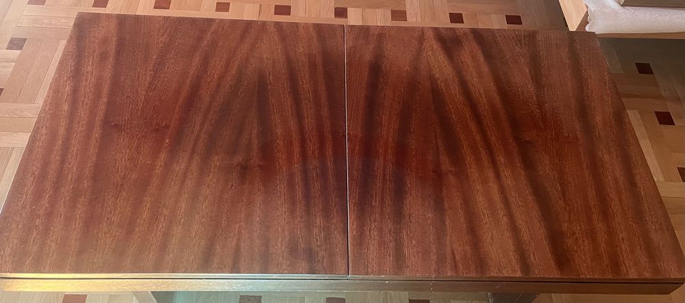 Маса от дърво за всекидневна