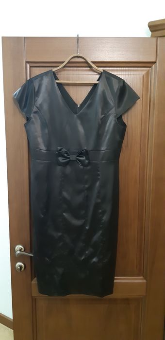 Продам платья 2 шт красивые