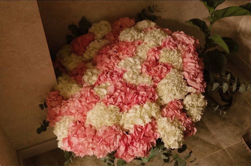 Девочки большой букет гартензии
