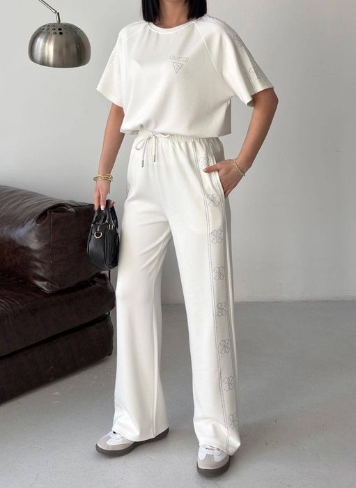 Дaмски комплект  Guess