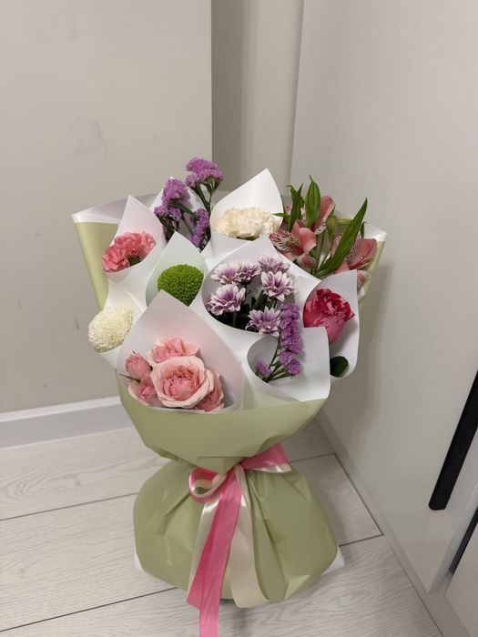 Цветы трендовый букет