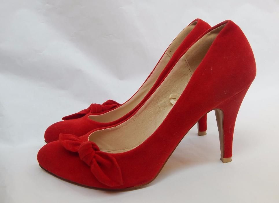 Pantofi roșii, eleganți, din piele naturală