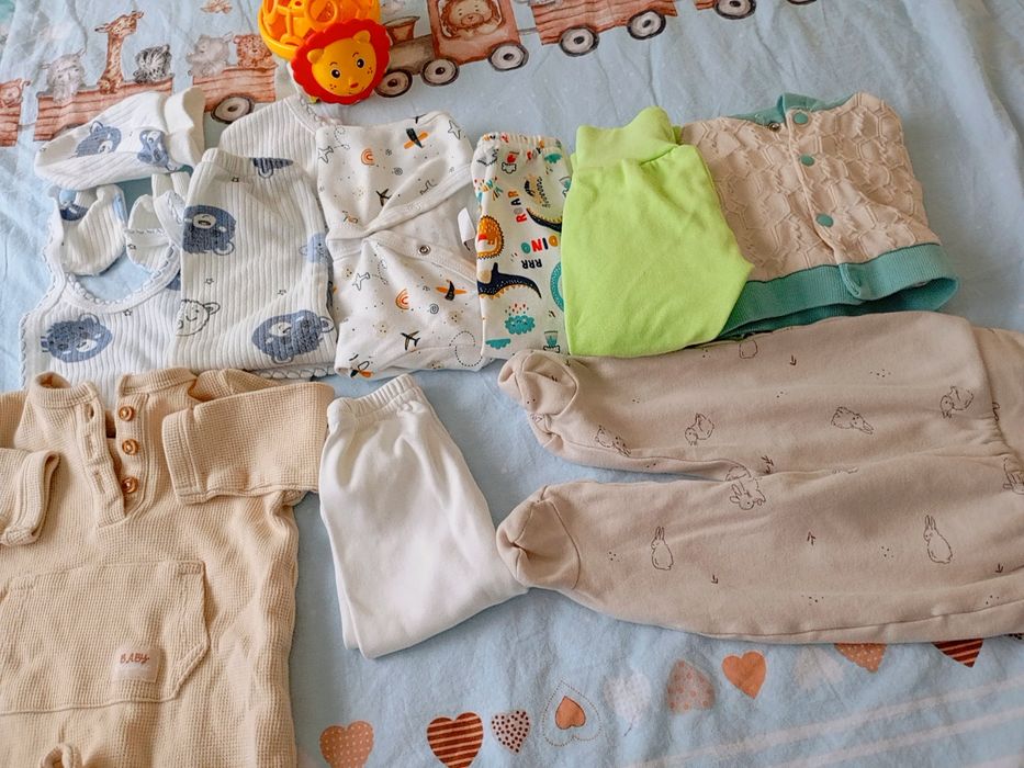 Запазени бебешки дрешки