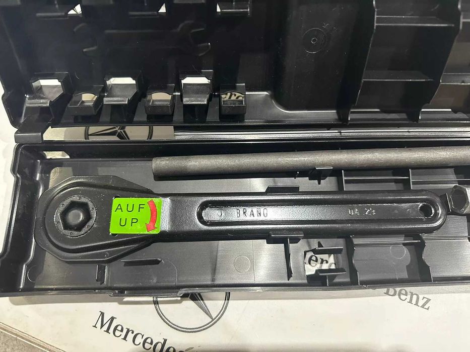 КРИК и КЛЮЧ A910 Нов оригинален Mercedes Sprinter