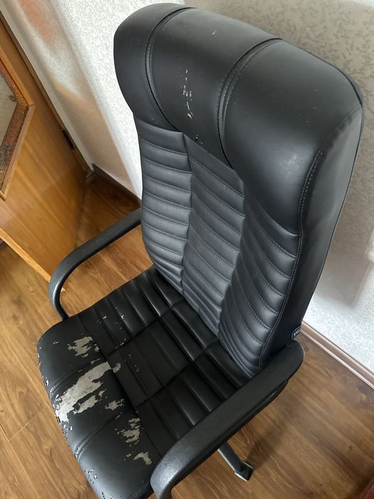 Б/У Продам 2 стула недорого , рабочие