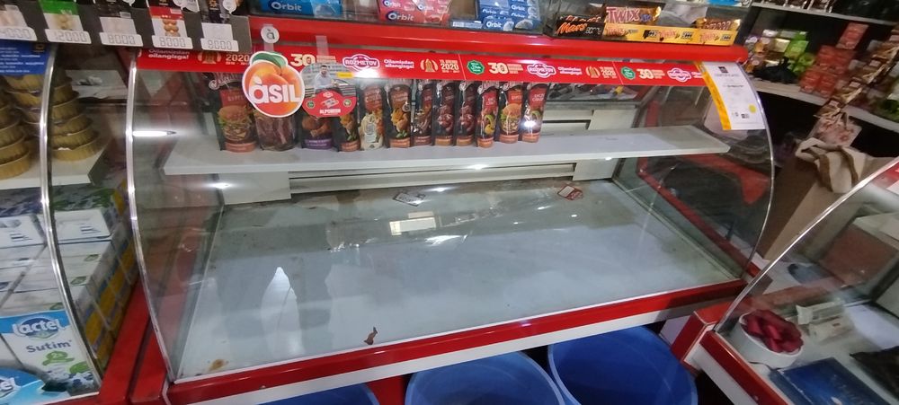 Витриный холодильник