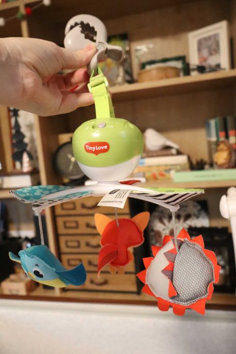 Преносима музикална въртележка Tiny Love Meadow Days