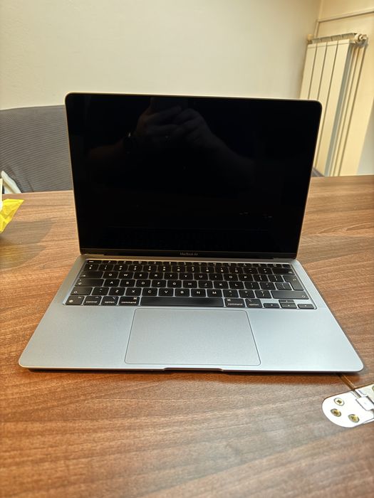 Macbook AIR M1, 8gb RAM, 256gb stocare