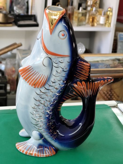 Руска порцеланова бутилка риба