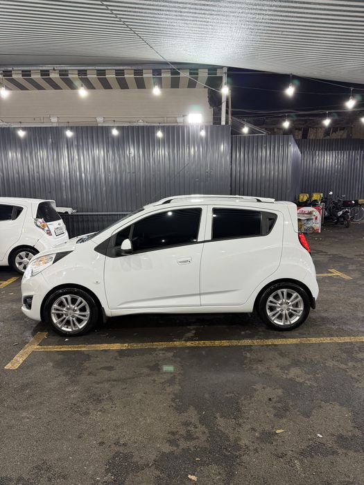 Qarab yurilgan moshina