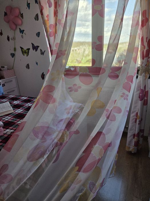 Perdele si draperii 
Dimensiuni draperie (2 bucăți):  înălți