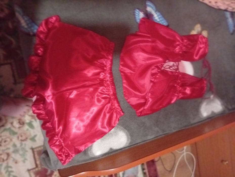 Vând două rochii pentru evenimente speciale și lenjerie noapte