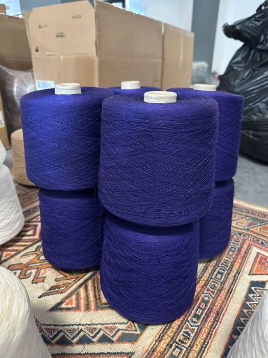 Vând lot de fire textile pe conuri (papiote industriale) – diverse culori și grosimi
