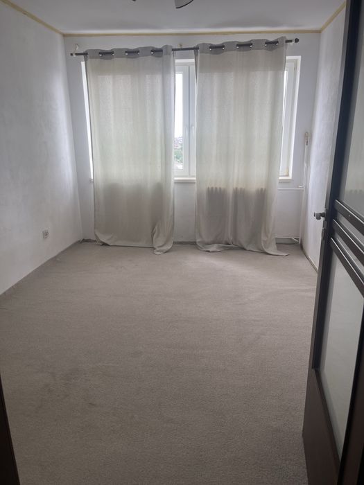 De vanzare apartament 3 camere zona semicentrala!