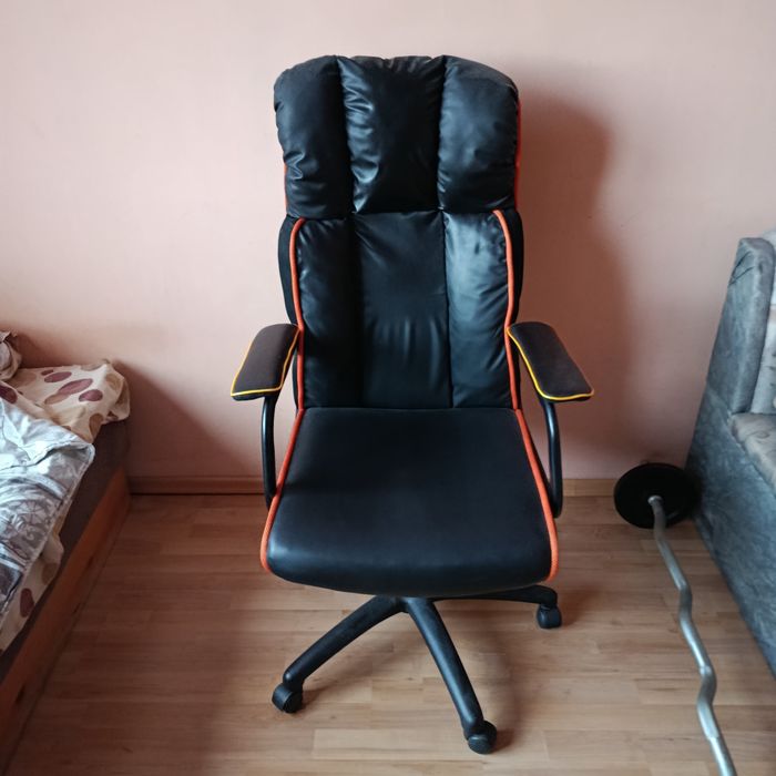 Офис стол перфектен