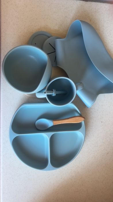 Продам детскую посуду.