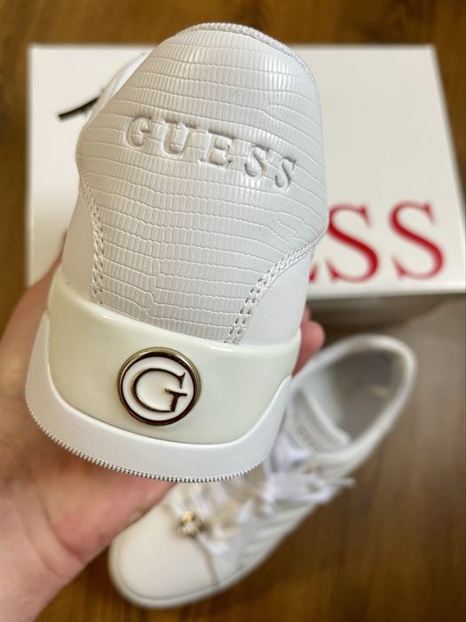 Adidasi / Sneakers Guess Racheel