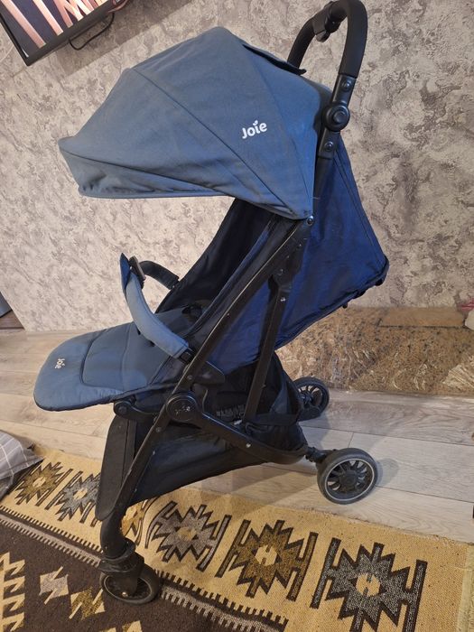 Продам коляску joei tourist