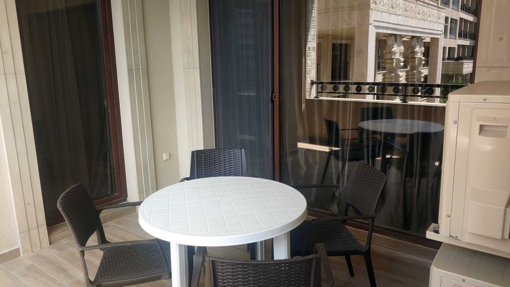 Заедно тристаен и двустаен апартамент, обединени в един голям