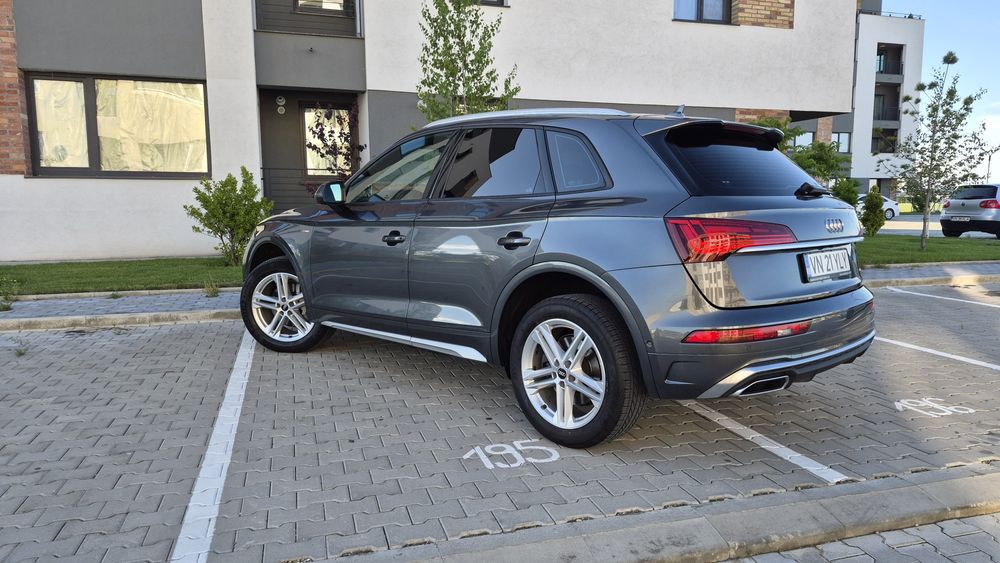 Audi Q 5  /  S - line  /  204 cai  / 2022