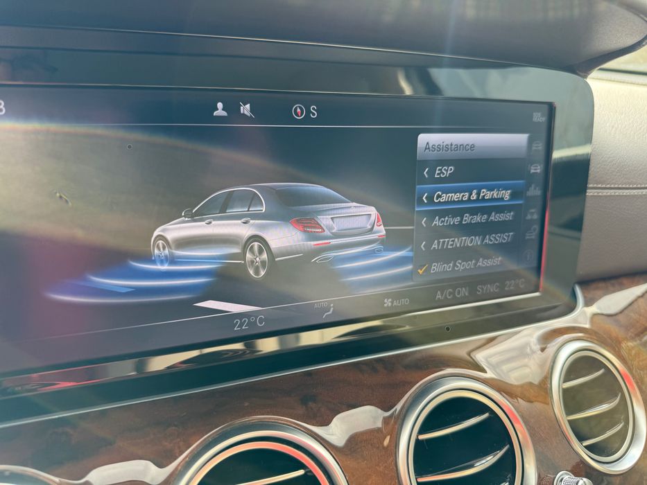 Mercedes E 300 W213 | Лукс и мощ | Реални км | Обслужен