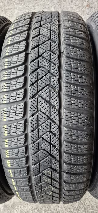 4 anvelope iarna runflat Pirelli 225/50/18,dot 2022.Pretul este pe bucata.