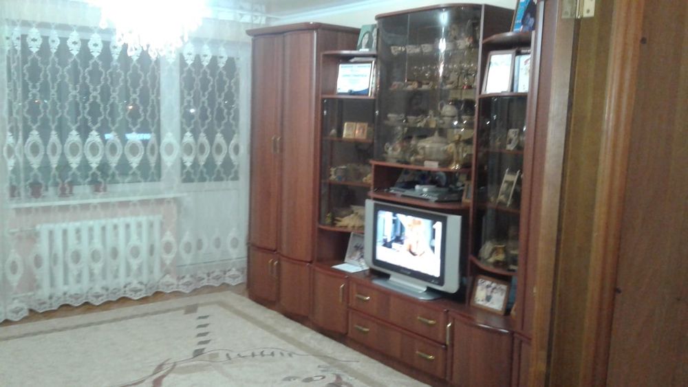 Продается стенка за 150.000 тенге.