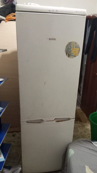 два холодильника на запчасти