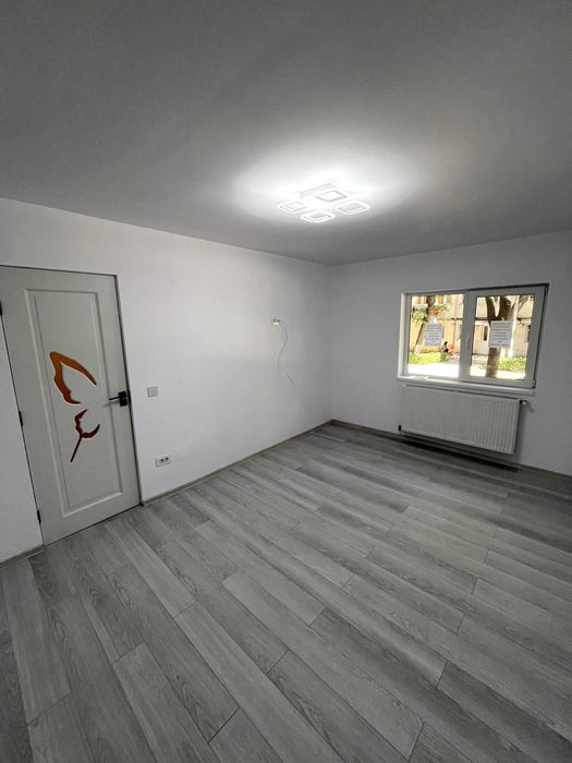Apartament o camera decomandat 27 mp parter zona Confectii Vaslui