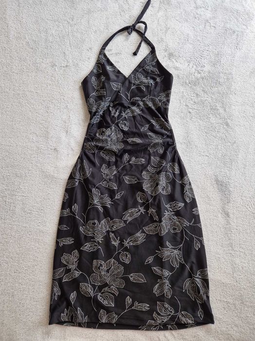 Рокля с гол гръб s размер