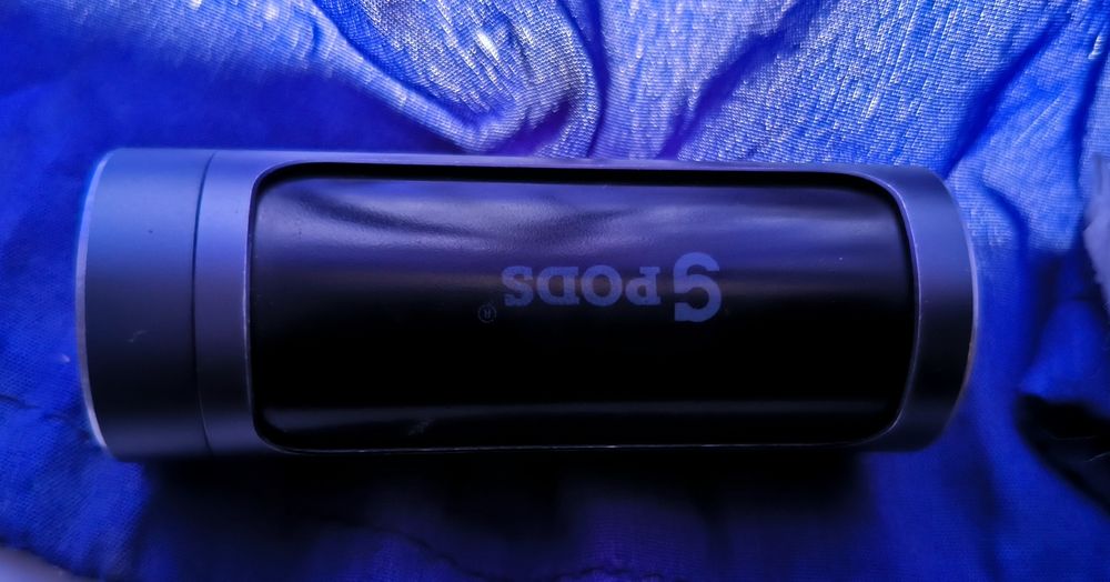 Навушник ва телефон сотилади