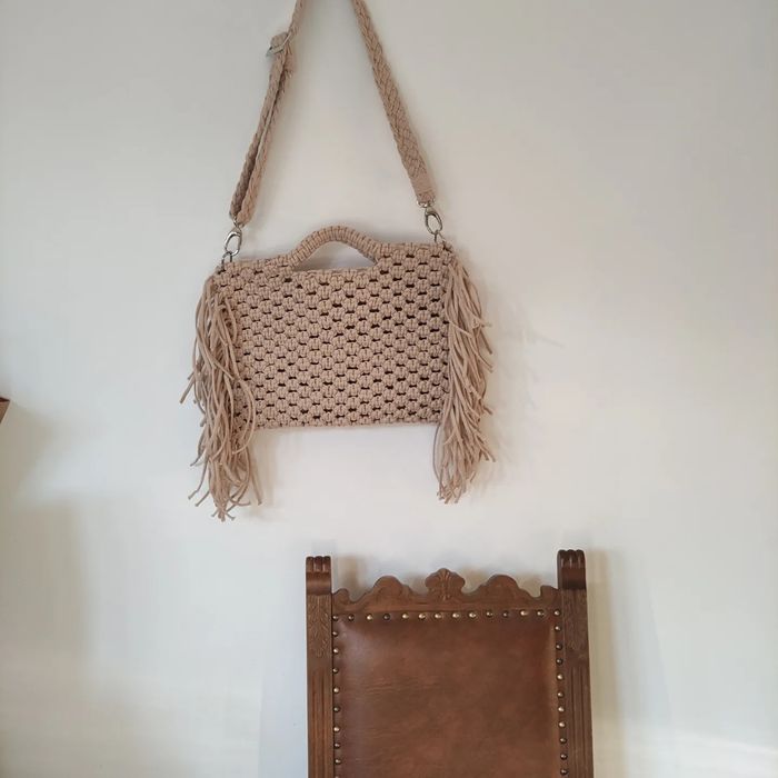 Geanta handmade cu franjuri macrame