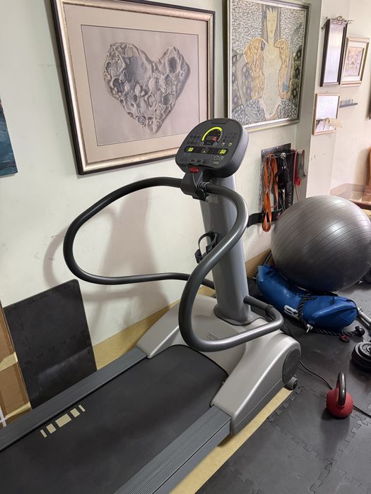 Професионална бягаща пътека Technogym RUN FORMA LT