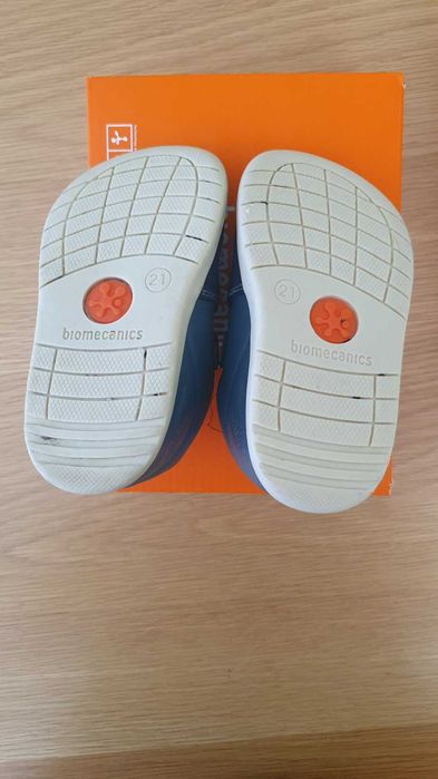 Продавам обувки на Biomecanics, размер 21