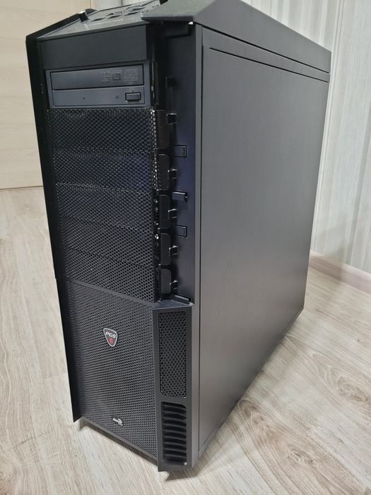 Продам корпус "Full-Tower" Aerocool XPredator